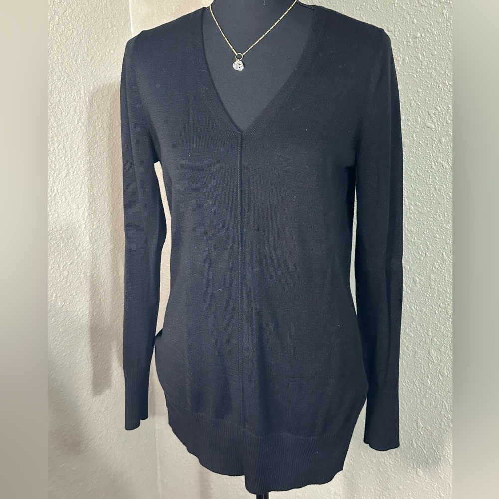 OLD NAVY Black V-Neck‎ Sweater